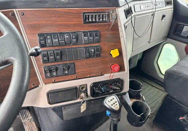 2018 Western Star 4700SF — thumbnail 10