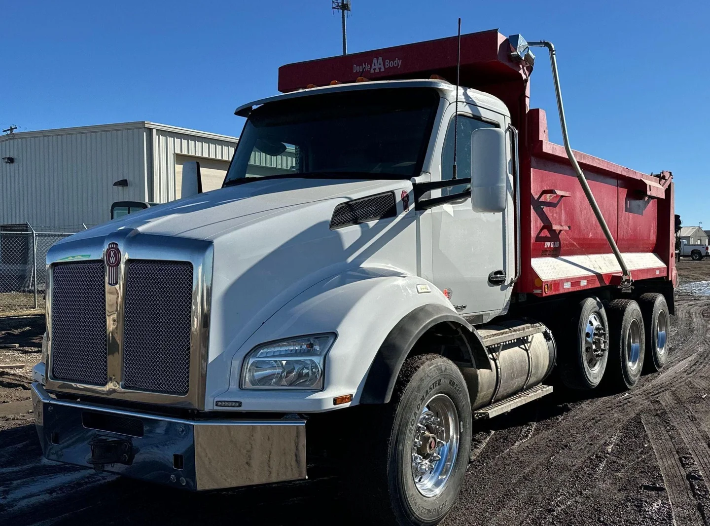 2016 Kenworth T880 — exterior view