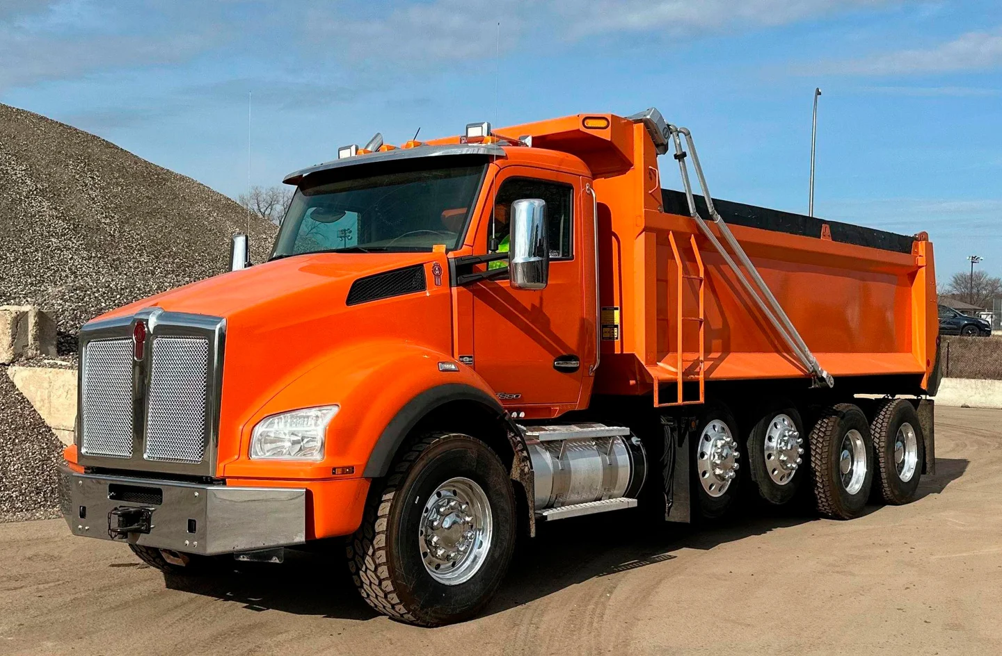 2018 Kenworth T880 — exterior view