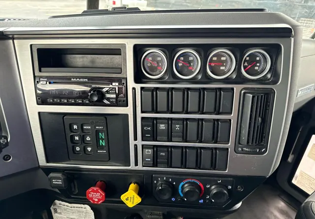 2019 Mack Granite 64FR — thumbnail 11