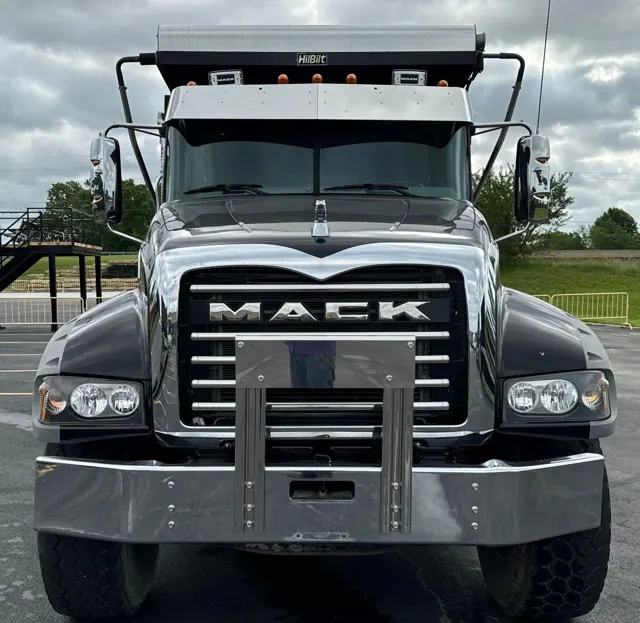 2019 Mack Granite 64FR — thumbnail 2