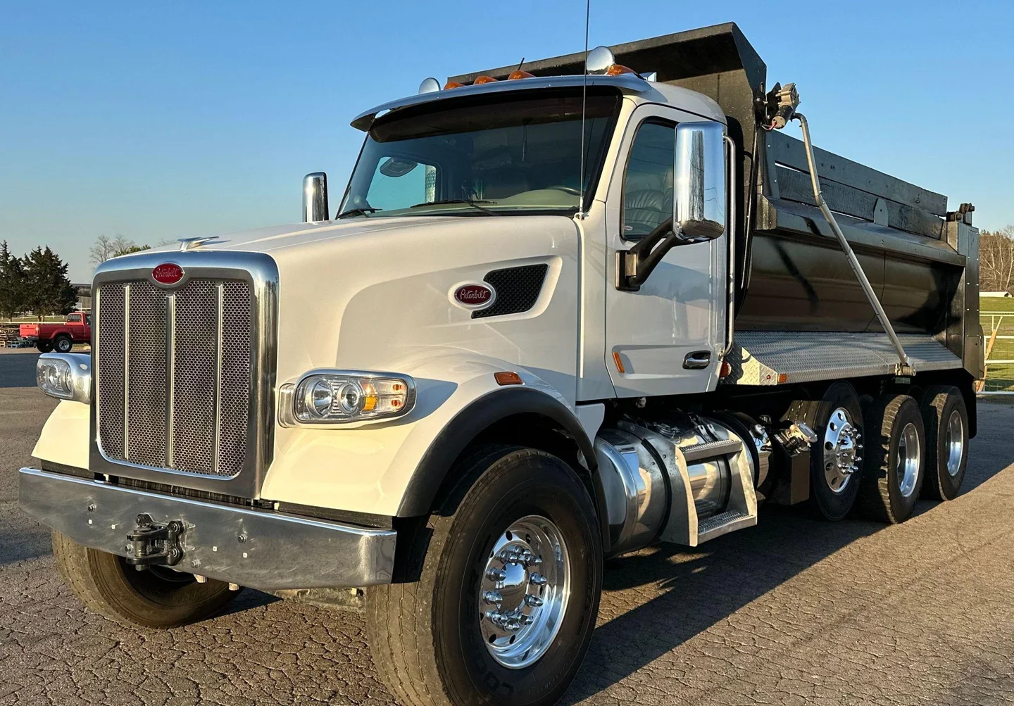 2022 Peterbilt 567 — exterior view