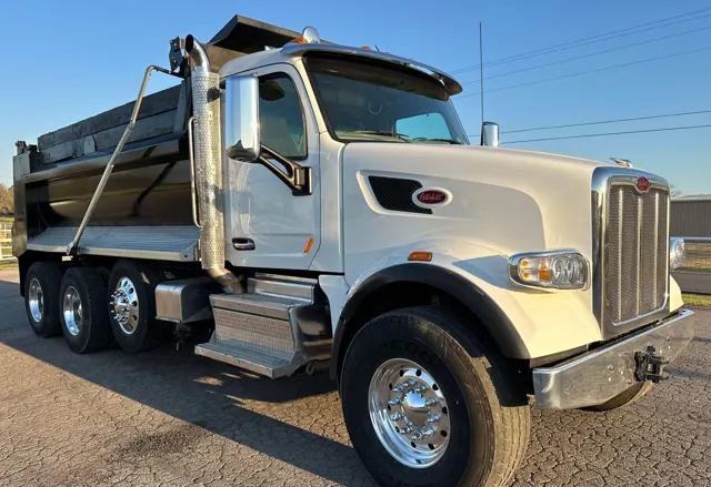 2022 Peterbilt 567 — thumbnail 3