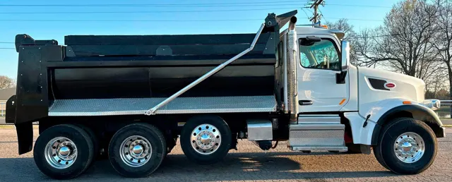 2022 Peterbilt 567 — thumbnail 4