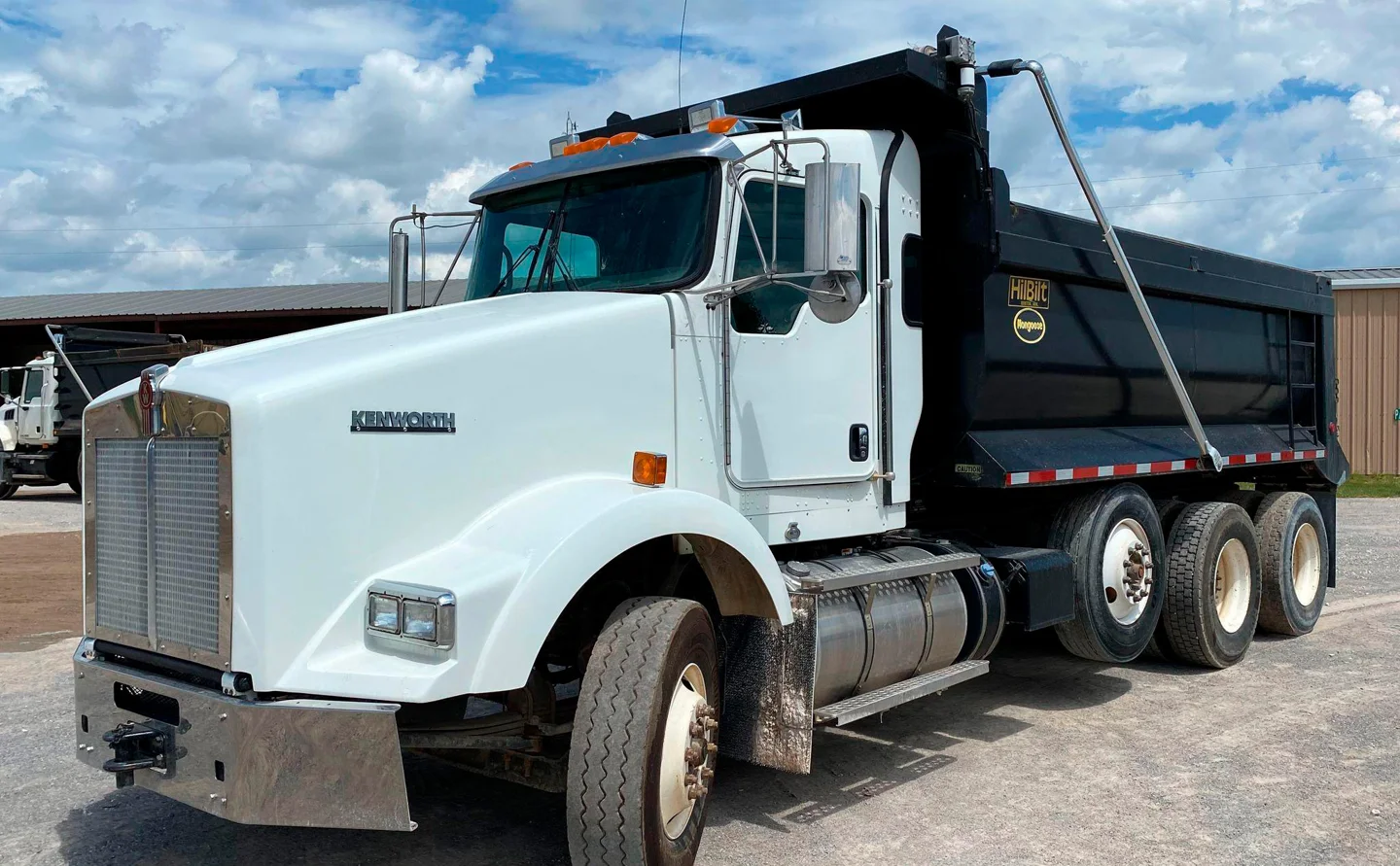 2014 Kenworth T805 — exterior view