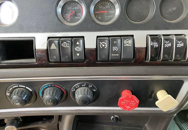 2014 Kenworth T805 — thumbnail 10