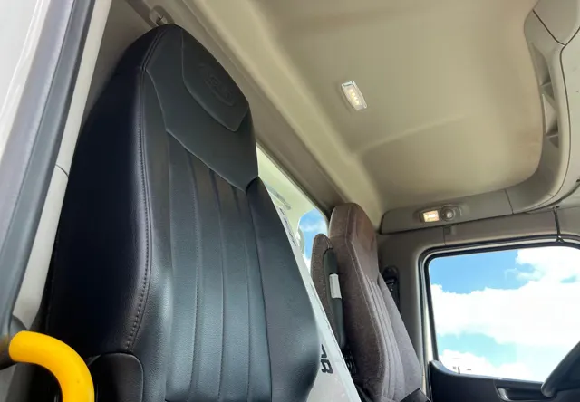 2023 Peterbilt 567 — thumbnail 12