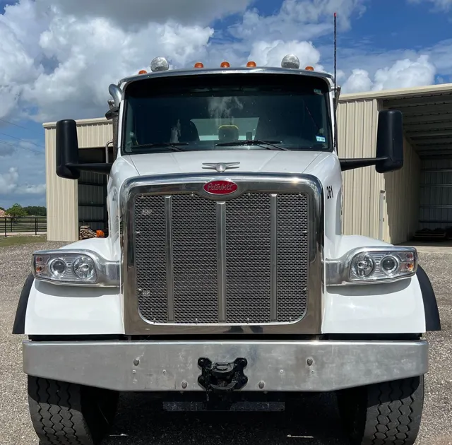 2023 Peterbilt 567 — thumbnail 2