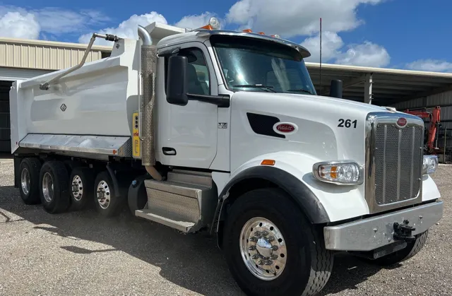 2023 Peterbilt 567 — thumbnail 3