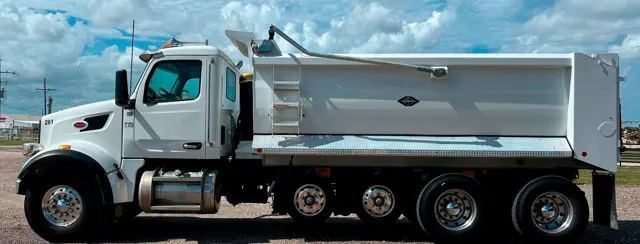2023 Peterbilt 567 — thumbnail 8