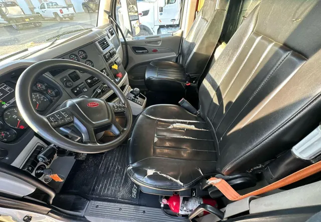 2020 Peterbilt 567 — thumbnail 11