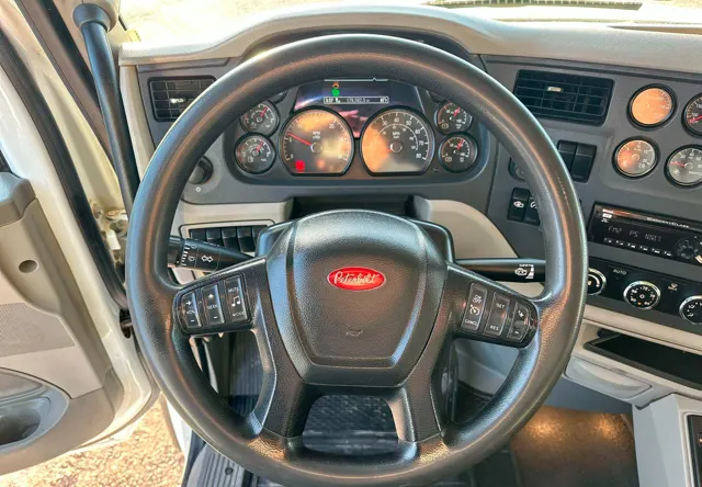 2020 Peterbilt 567 — thumbnail 12