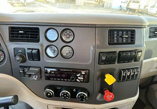 2020 Peterbilt 567 — thumbnail 13
