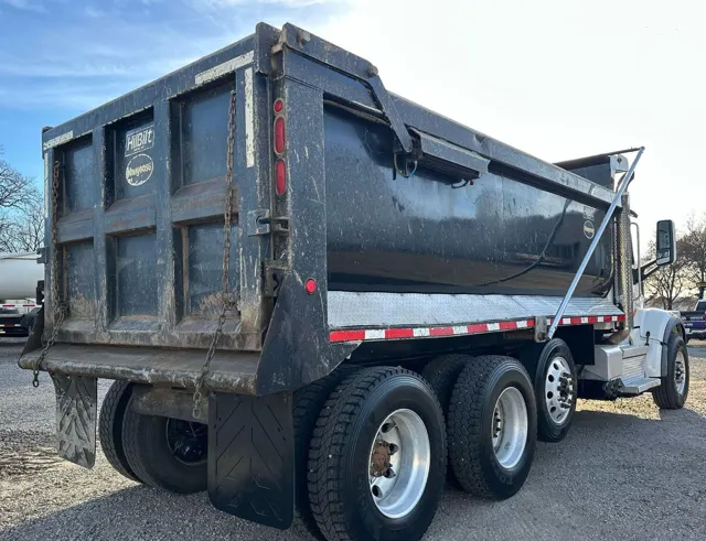 2020 Peterbilt 567 — thumbnail 4