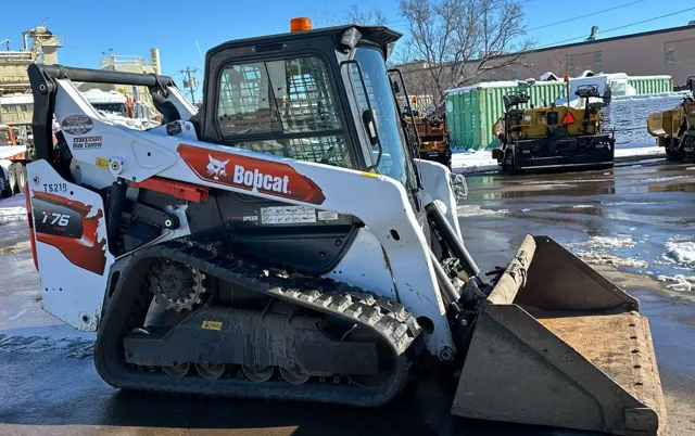 2021 Bobcat T76 — thumbnail 4