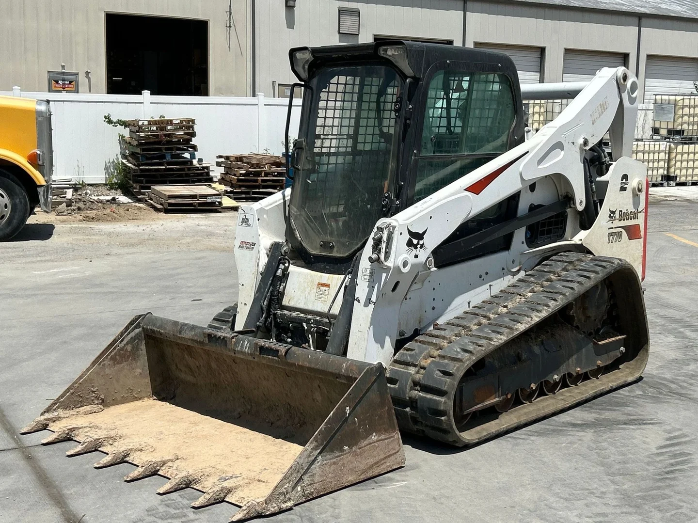 2020 Bobcat T770 — exterior view